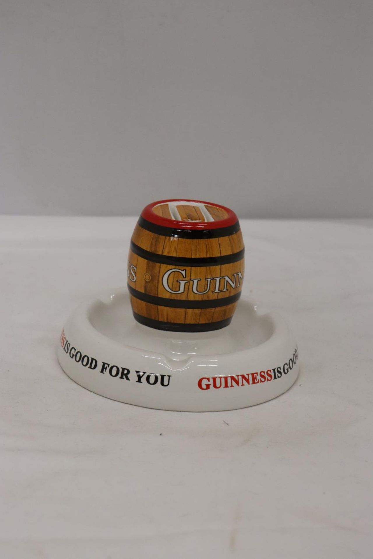 A MINTONS GUINESS ADVERTISING ASHTRAY