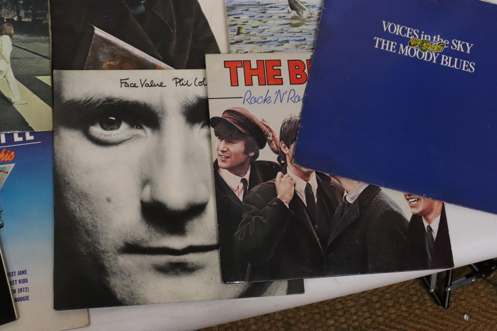 A COLLECTION OF VINYL LP RECORDS TO INCLUDE GENESIS, FOXTROT, THE BEATLES, ABBEY ROAD, BOB DYLAN, - Image 5 of 5