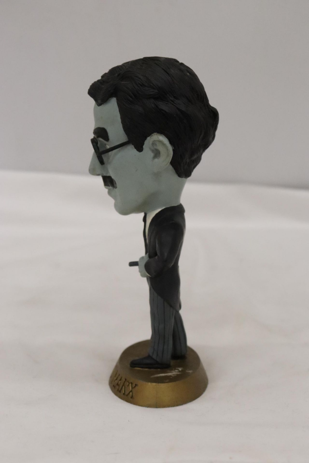 A GROUCHO MARX CLASSIC SCULPTURE - CLASSIC COMEDY HEADLINERS - Image 2 of 5