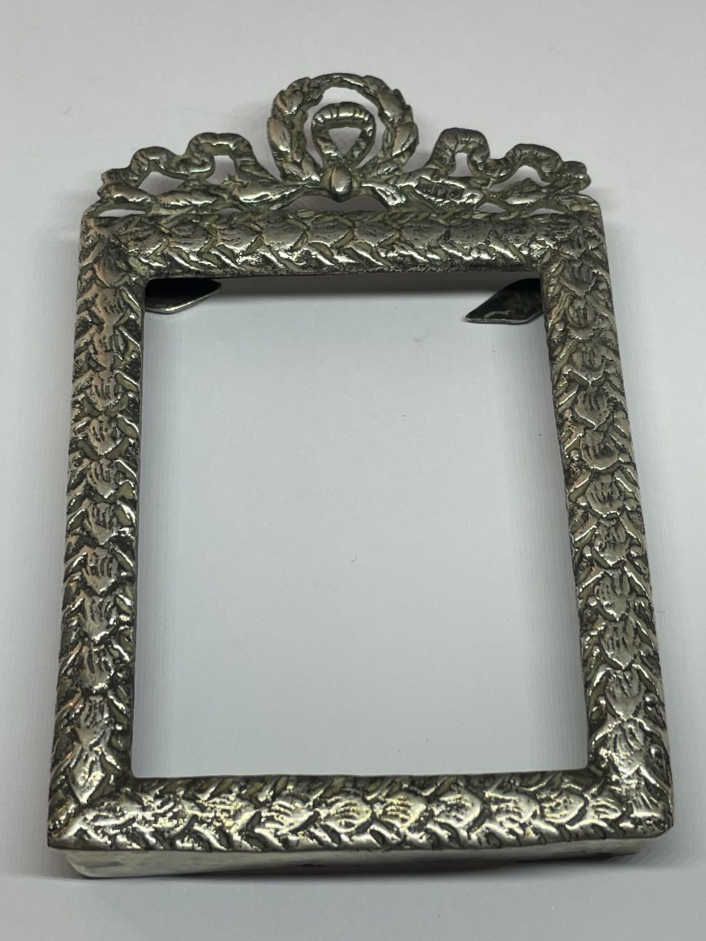 A CONTINENTAL SILVER PHOTOGRAPH FRAME CASE