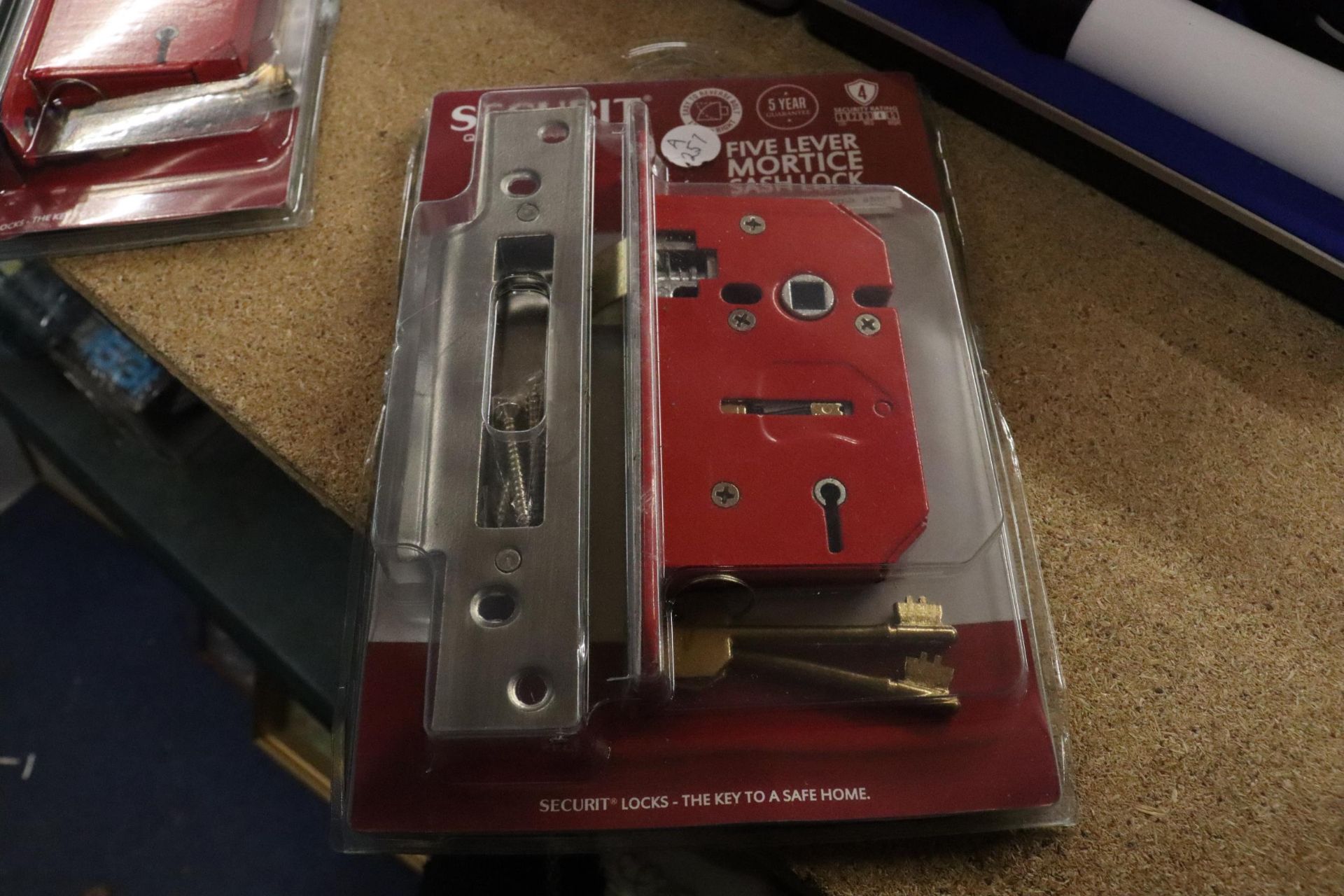 TWO BOXED OPTHALMOSCOPES AND TWO AS NEW FIVE LEVER MORTICE SASH LOCKS IN PACKAGING - Image 2 of 6