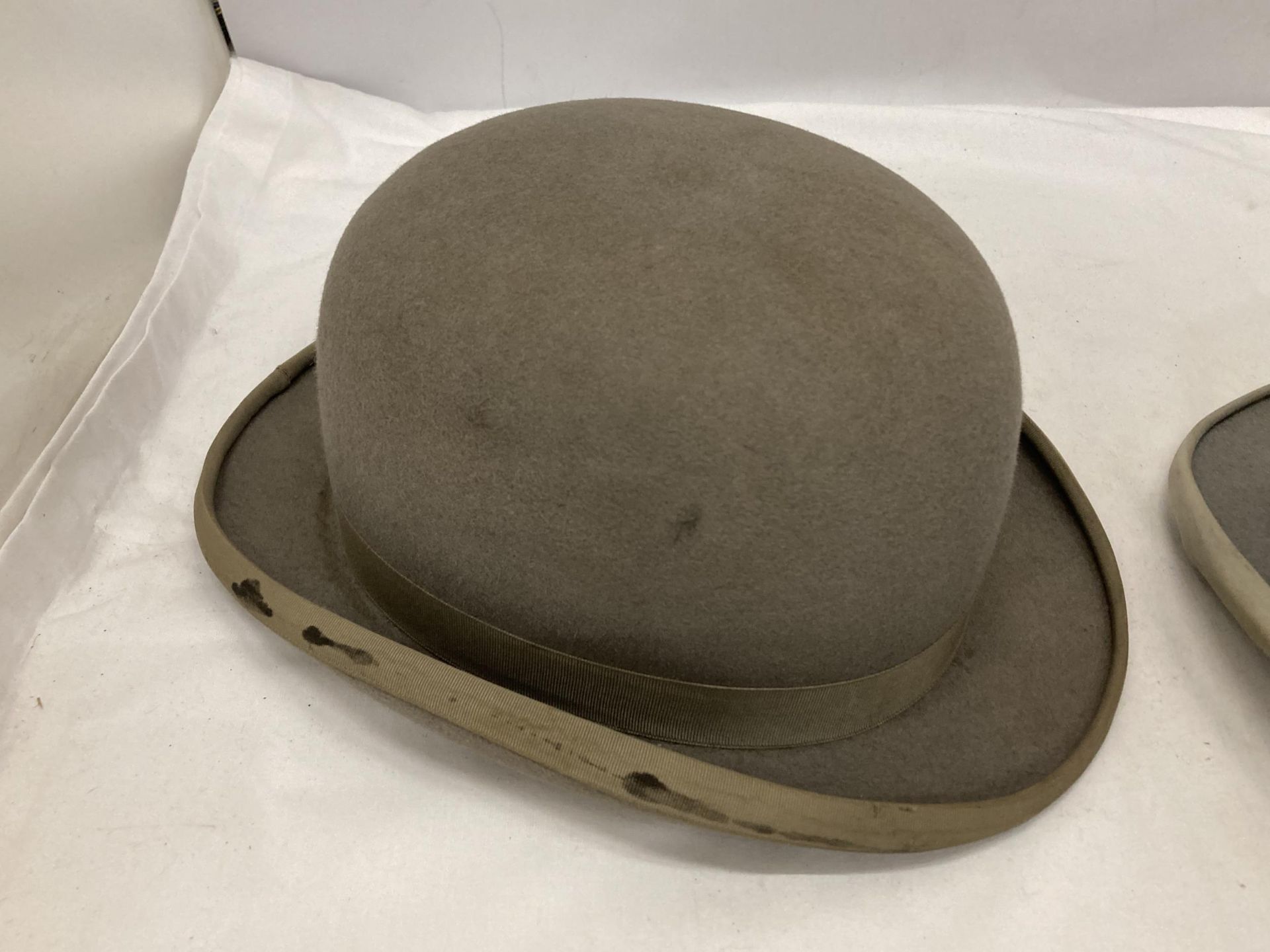 TWO GREY VINTAGE HATS TO INCLUDE A BOWLER DUNN & CO AND A TOP HAT - Image 3 of 6