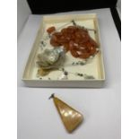 AN ABSTRACT STYLE BELIEVED AMBER PENDANT, NECKLACE A/F AND A FURTHER SHELL NECKLACE