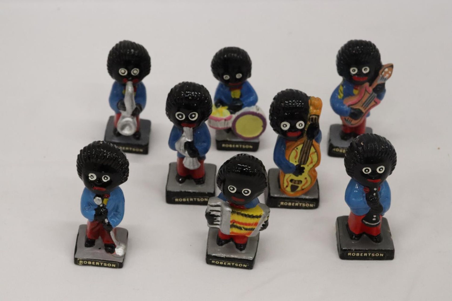A COLLECTION OF VINTAGE ROBERTSONS FIGURES BAND MEMBERS - 9 IN TOTAL, 1 A/F