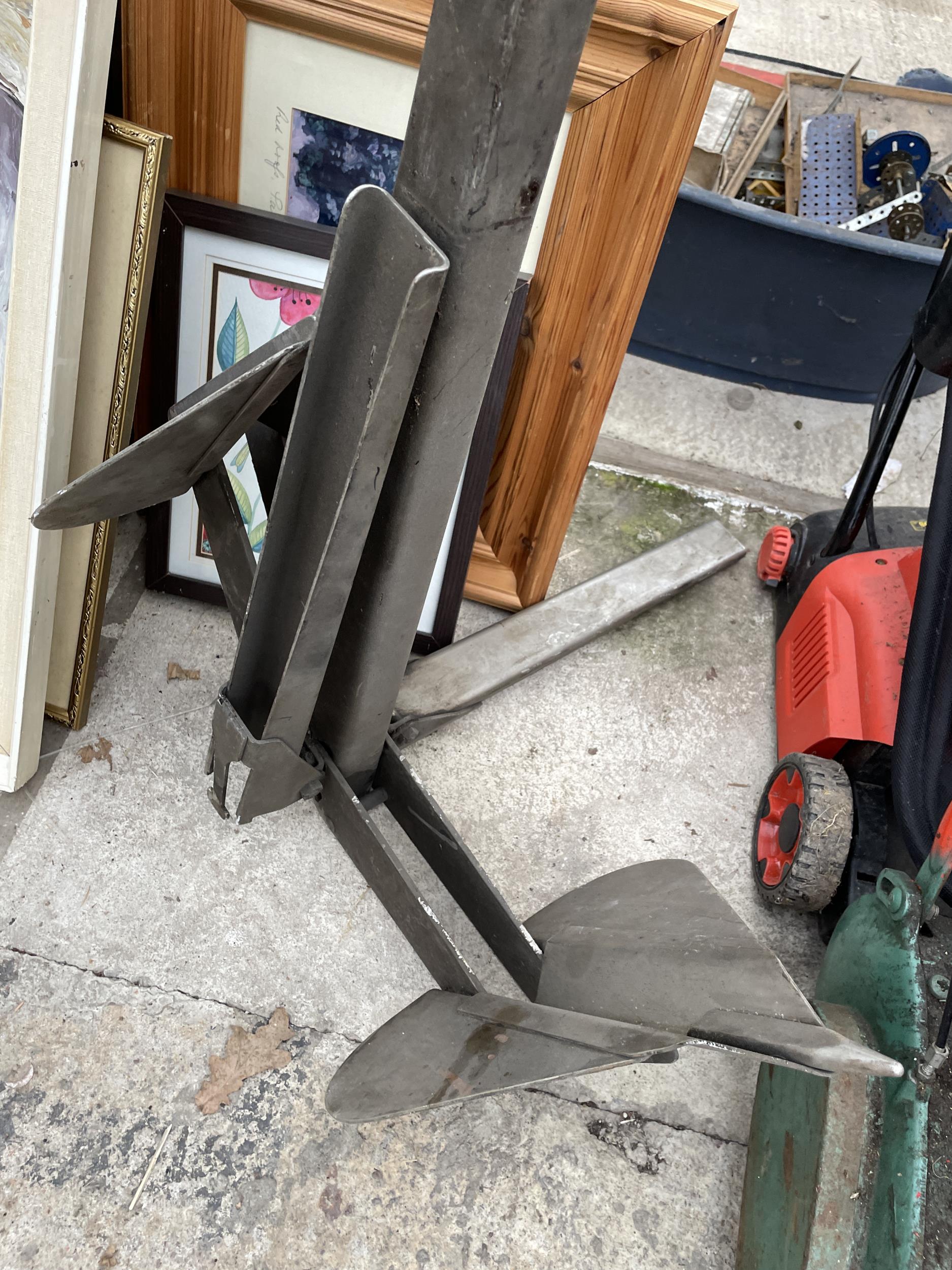 A FOLDING METAL BOAT ANCHOR - Image 2 of 3