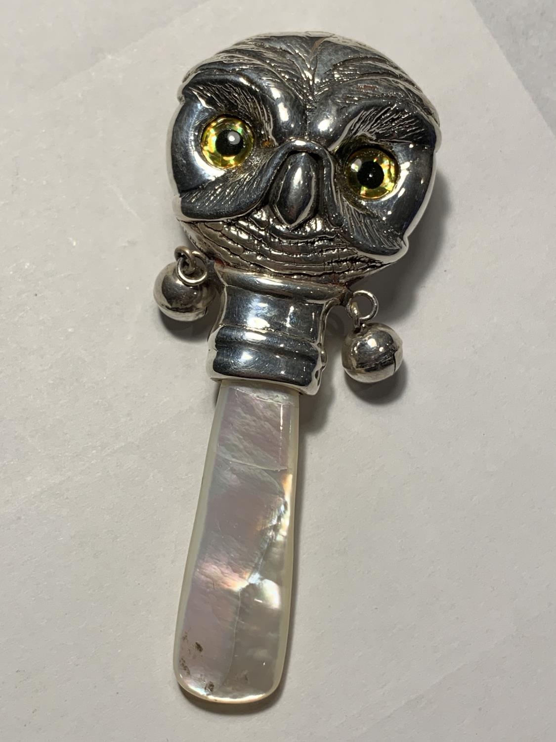A SILVER AND MOTHER OF PEARL OWL BABY RATTLE - Image 2 of 3