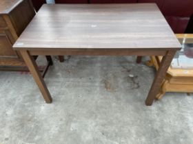 A MODERN WOOD EFFECT KITCHEN TABLE - 46" X 30"