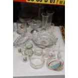 A QUANTITY OF VINTAGE GLASSWARE TO INCLUDE VASES, BOWLS, A TANKARD, A PAIR OF DOLPHINS, TEALIGHT