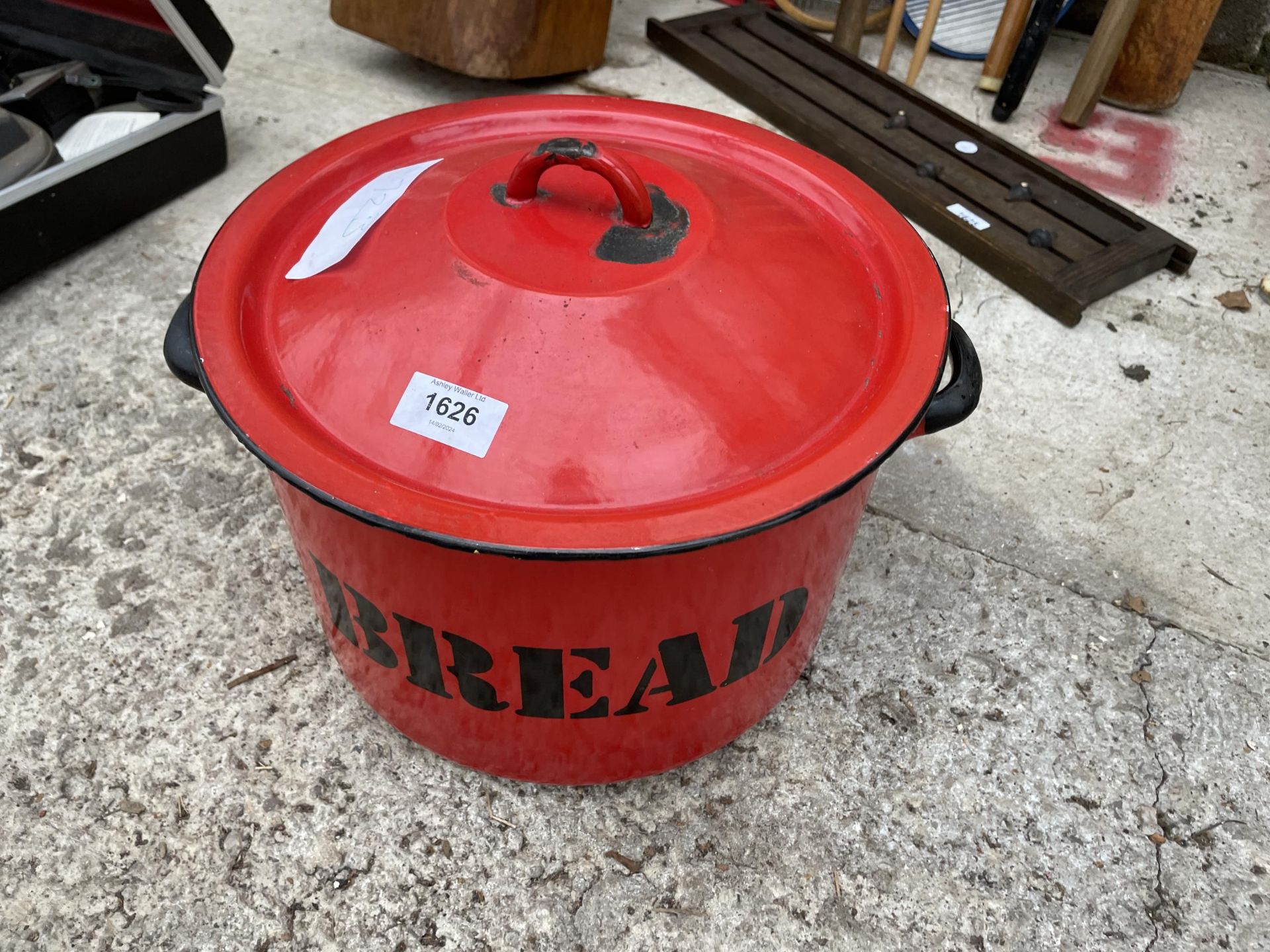 A RETRO RED ENAMELED BREAD BINWITH LID