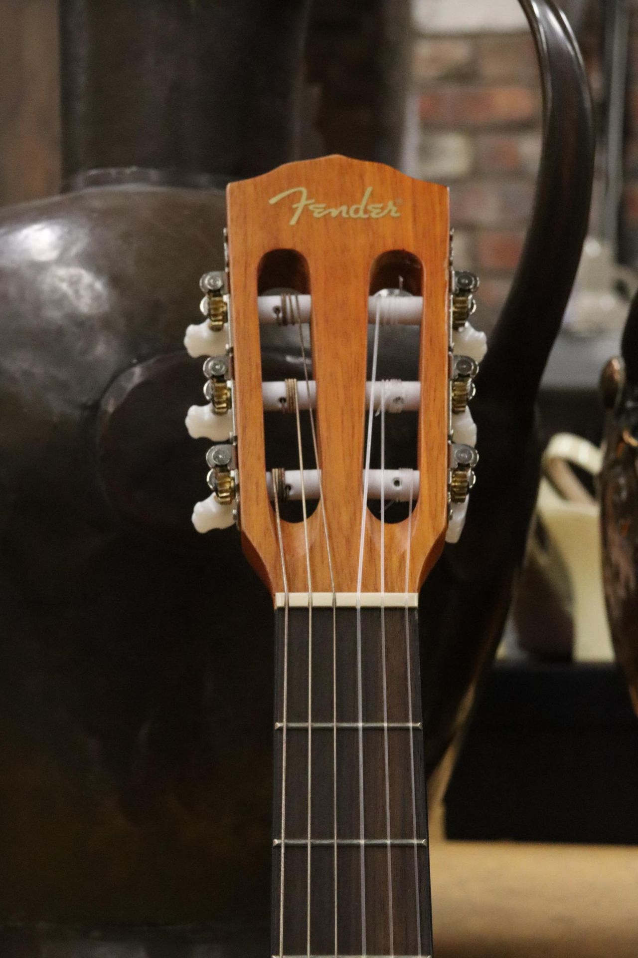 A FENDER ACOUSTIC GUITAR WITH STAGG STAND AND CASE - Image 3 of 5