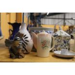 A QUANTITY OF CERAMICS TO INCLUDE A SUSIE COOPER SMALL COFFEE POT, A PYRAMID TRINKET POT WITH RABBIT