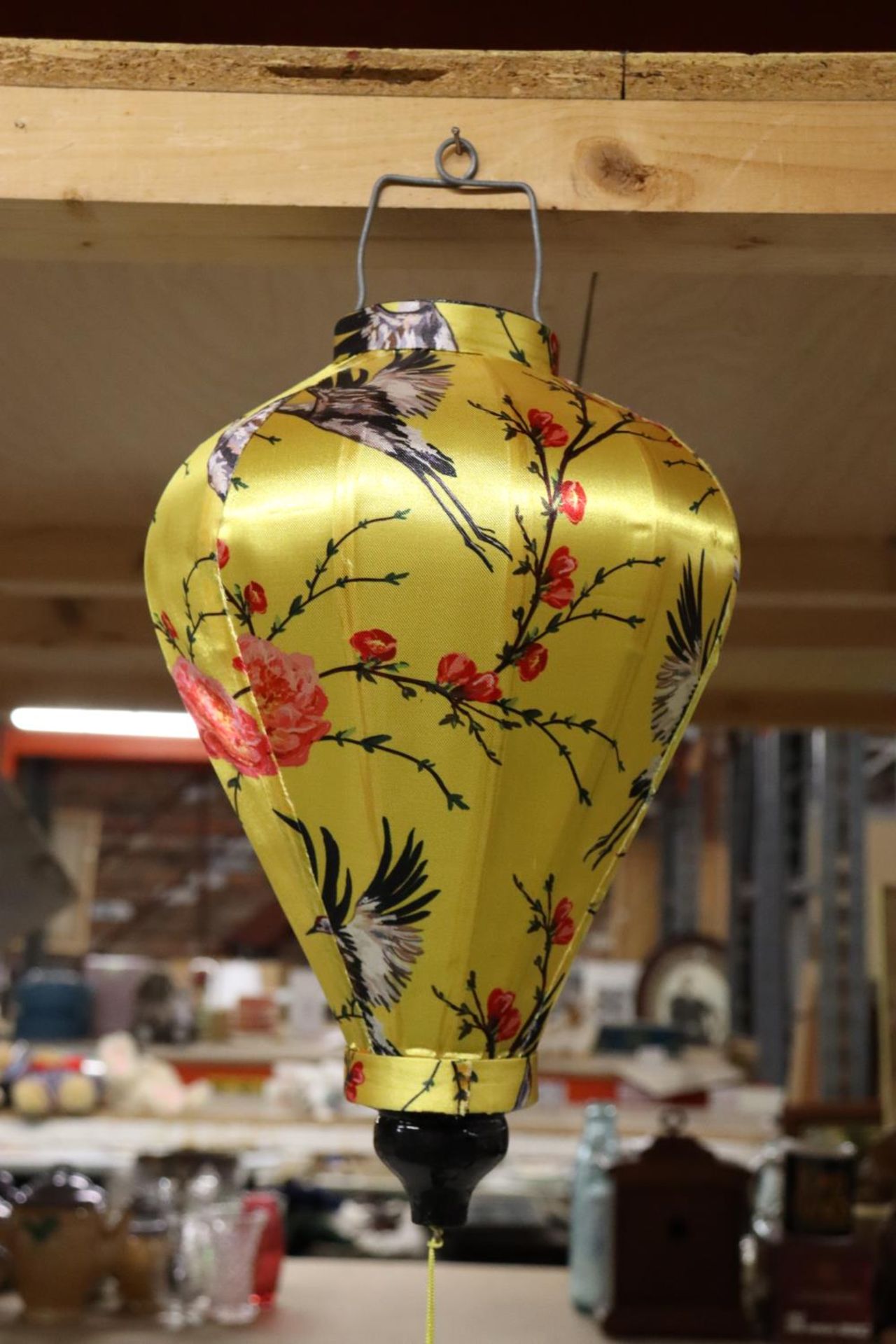 AN ORIENTAL SILK LANTERN - Image 2 of 6