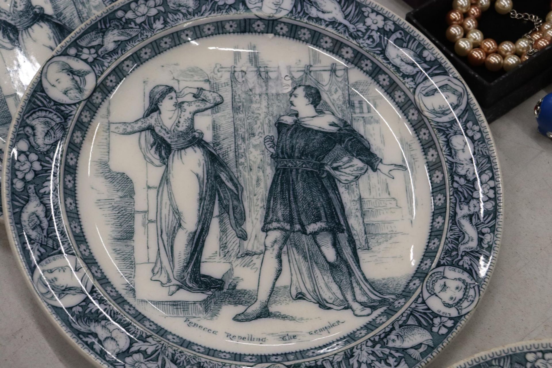 FIVE OLD WEDGWOD PLATES "IVANO" - Image 3 of 6