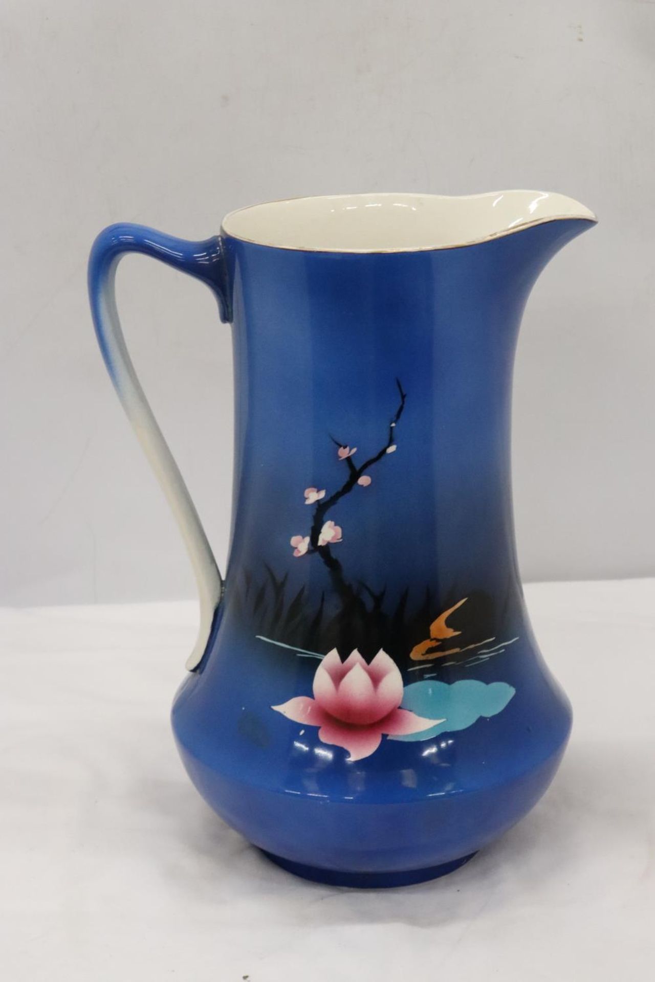 A LARGE ROYAL VENTON WARE (1930'S) JUG WITH KINGFISHER DESIGN - Image 3 of 6