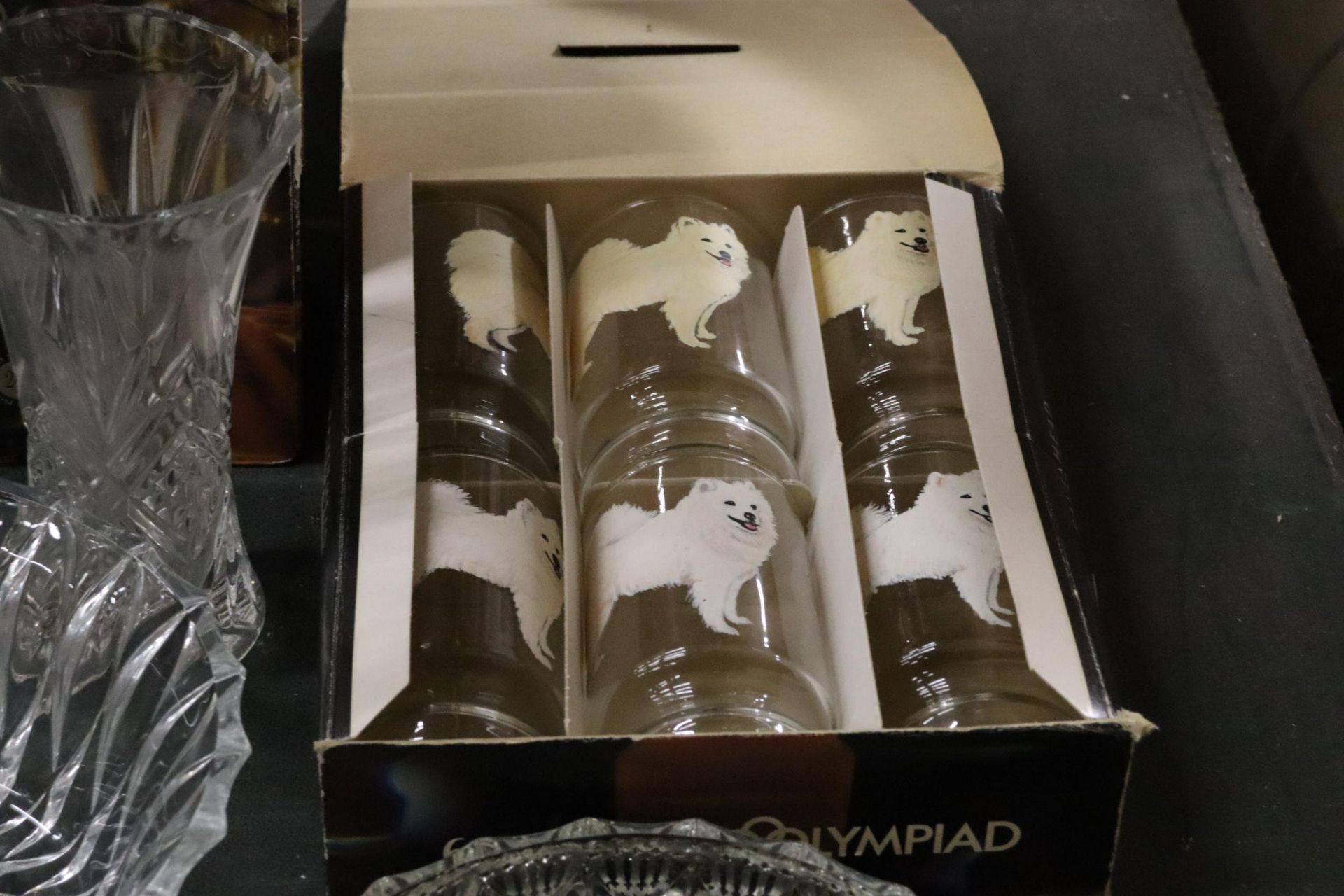 A QUANTITY OF GLASSWARE TO INCLUDE A BOXED SET OF 6 RAVENHEAD 'OLYMPIAD' TUMBLERS WITH HUSKY DOG - Image 5 of 11
