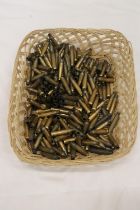 A LARGE QUANTITY (OVER 200) BRASS BULLET CARTRIDGES/CASES