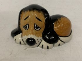 A LORNA BAILEY HAND PAINTED AND SIGNED DOZY DOG