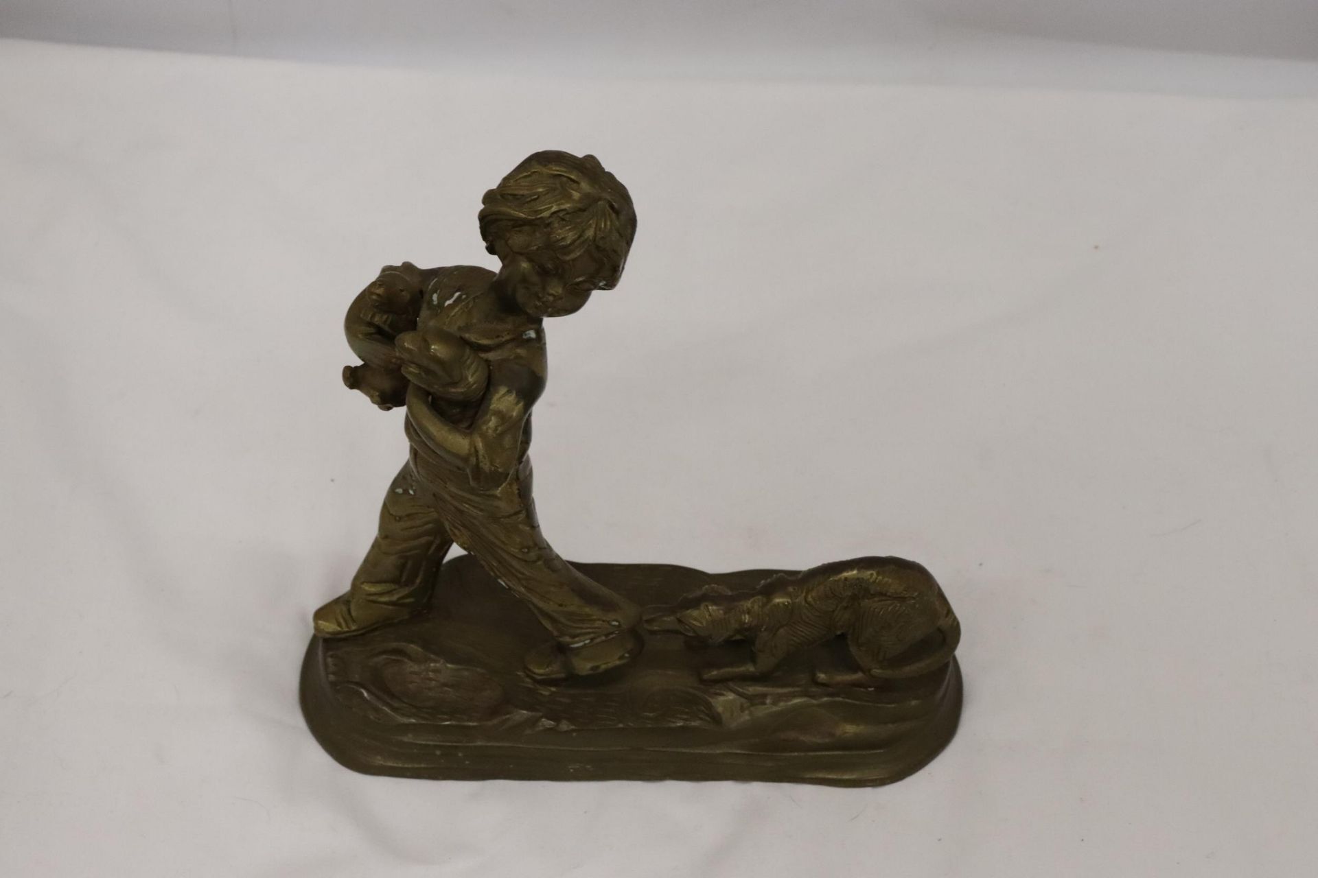 A BRASS FIGURE OF A BOY WITH PUPPY DOGS, HEIGHT 20CM, WIDTH 20CM - Bild 5 aus 5