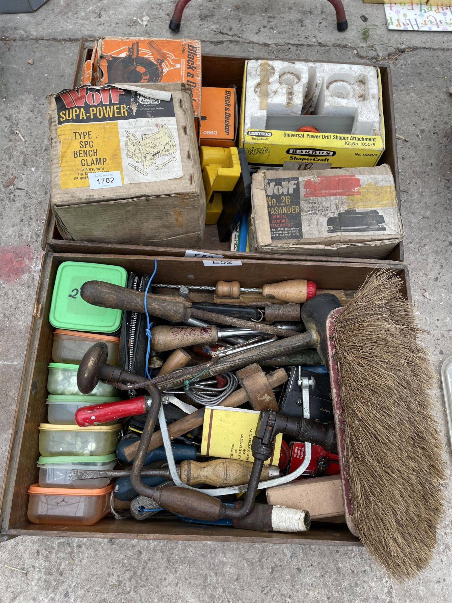 AN ASSORTMENT OF TOOLS TO INCLUDE A BRACE DRILL, FILES AND POWER TOOL ATATTCHMENTS ETC