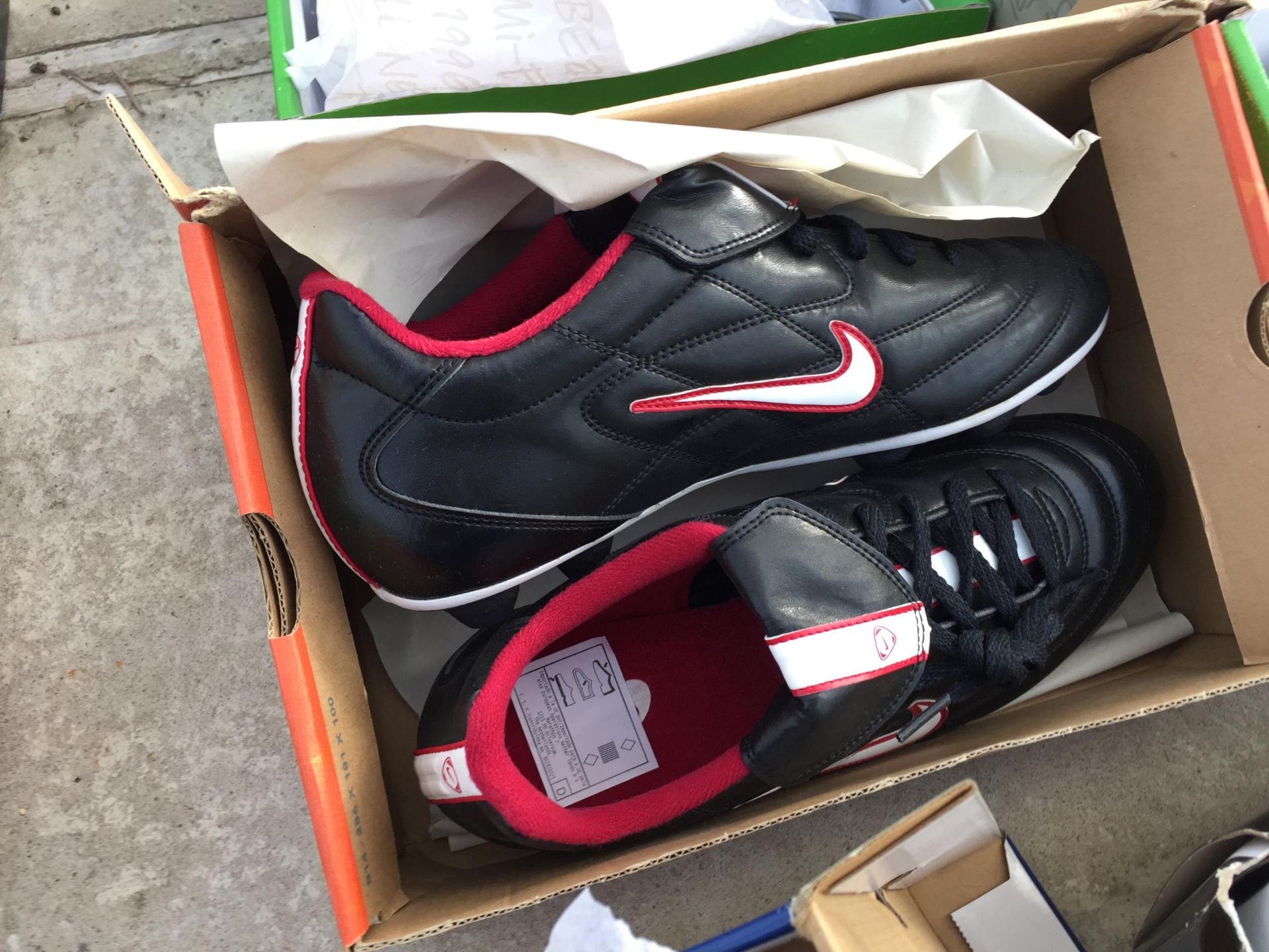 TEN PAIRS OF AS NEW AND BOXED SPORTS BOOTS AND TRAINERS - Image 6 of 8