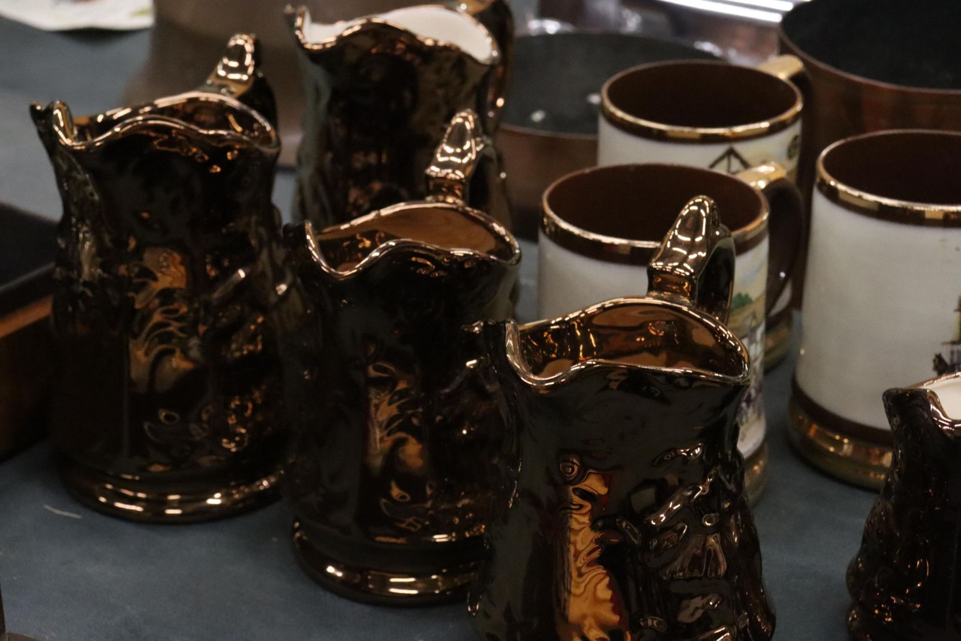 FIVE VINTAGE BRONZE LUSTRE WARE JUGS TOGETHER WITH THREE ARTHUR WOOD TANKARDS WITH COACHING SCENES - Image 5 of 7