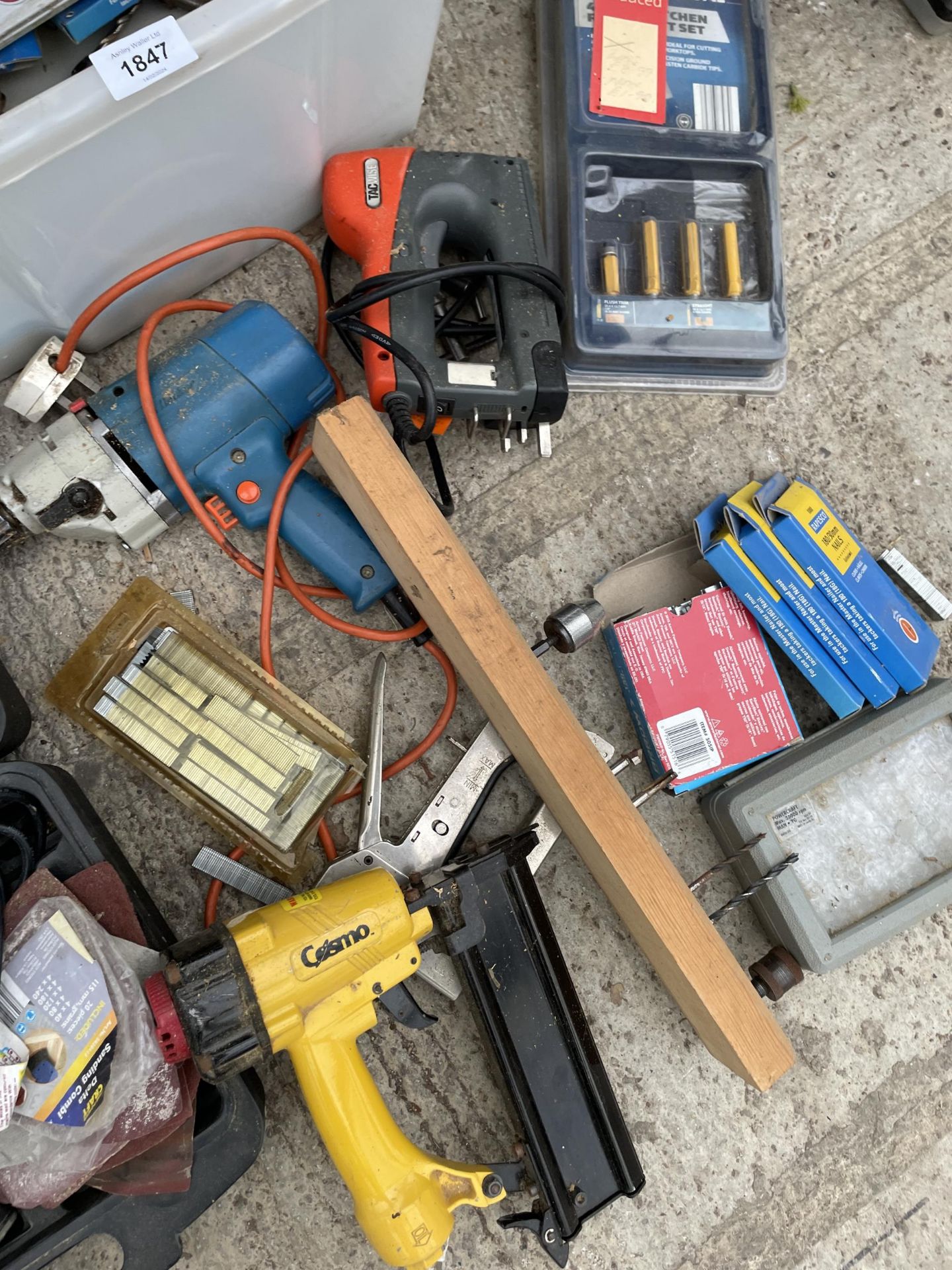 AN ASSORTMENT OF TOOLS TO INCLUDE A NUTOOL RIP SAW, A PALM SANDER AND NAIL GUNS ETC - Image 2 of 5