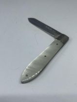 A HALLMARKED SHEFFIELD SILVER FRUIT KNIFE