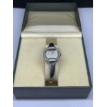 A GUCCI 1400L SWISS QUARTZ 3ATM ANALOGUE STAINLESS LADIES WRIST WATCH IN ORIGINAL PRESENTATION