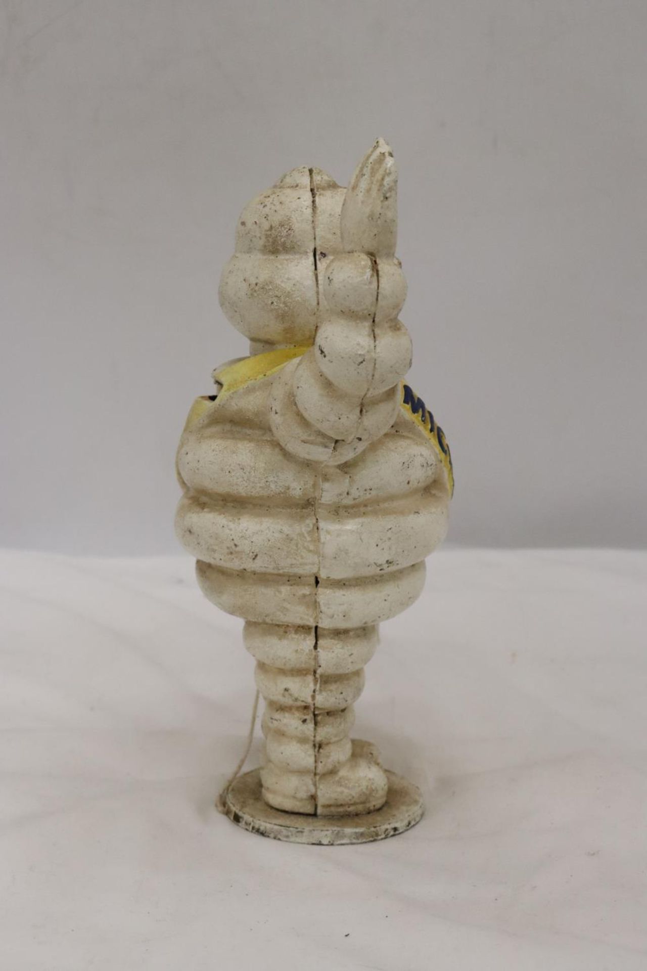 A CAST MICHELIN MAN FIGURE APPROX 21 CM TALL - Image 4 of 4