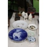 A COLLECTION OF HUSKY DOG RELATED ITEMS TO INCLUDE PLATES, FIGURES, A ROSE BOWL AND TRINKET BOX