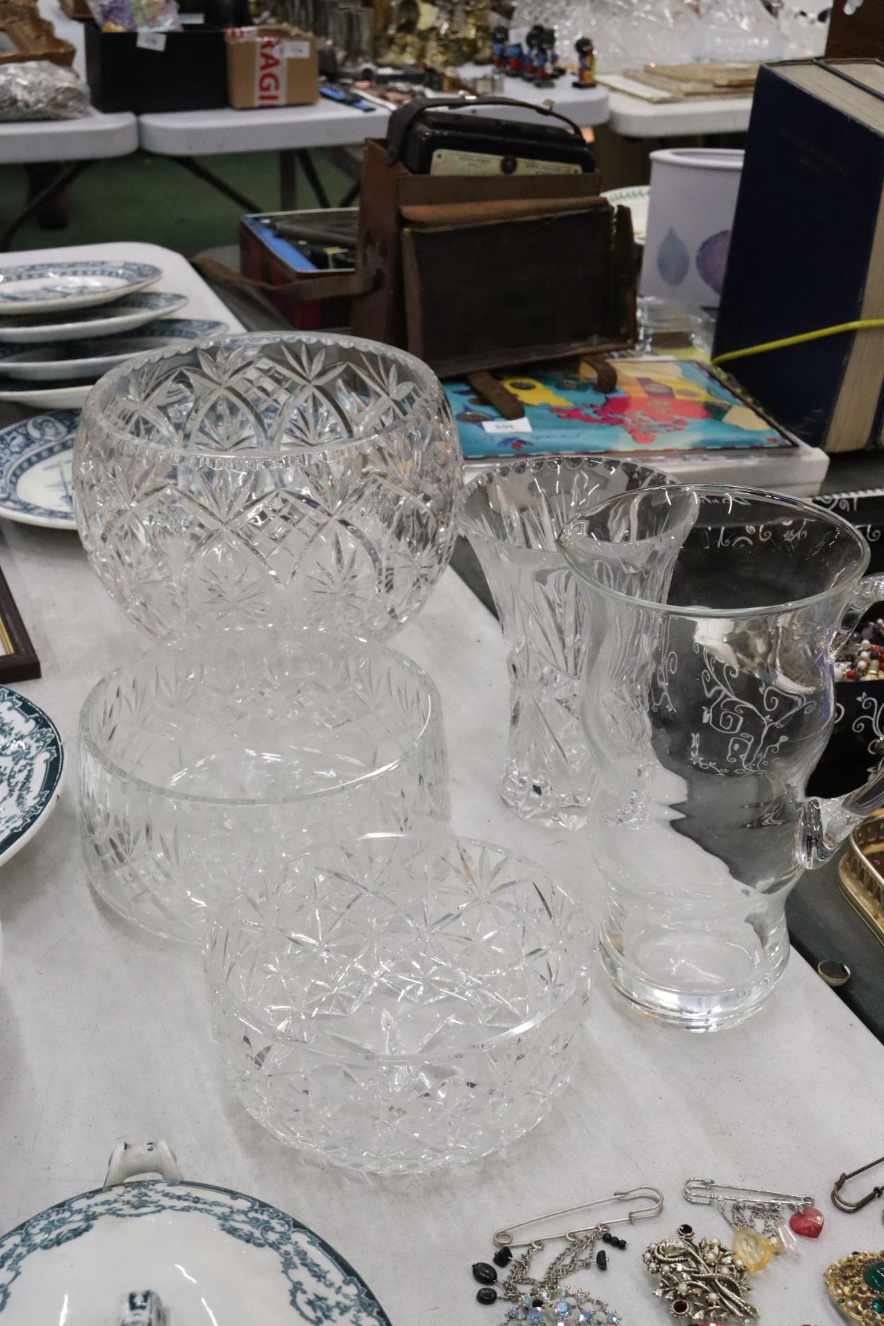FIVE PIECES OF HEAVY GLASSWARE TO INCLUDE A LARGE CUT GLASS BOWL, TWO OTHER BOWLS, A VASE AND A JUG