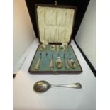 A SET OF SIX HALLMARKED SHEFFIELD TEASPOONS IN A PRESENTATION BOX