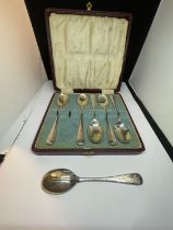 A SET OF SIX HALLMARKED SHEFFIELD TEASPOONS IN A PRESENTATION BOX