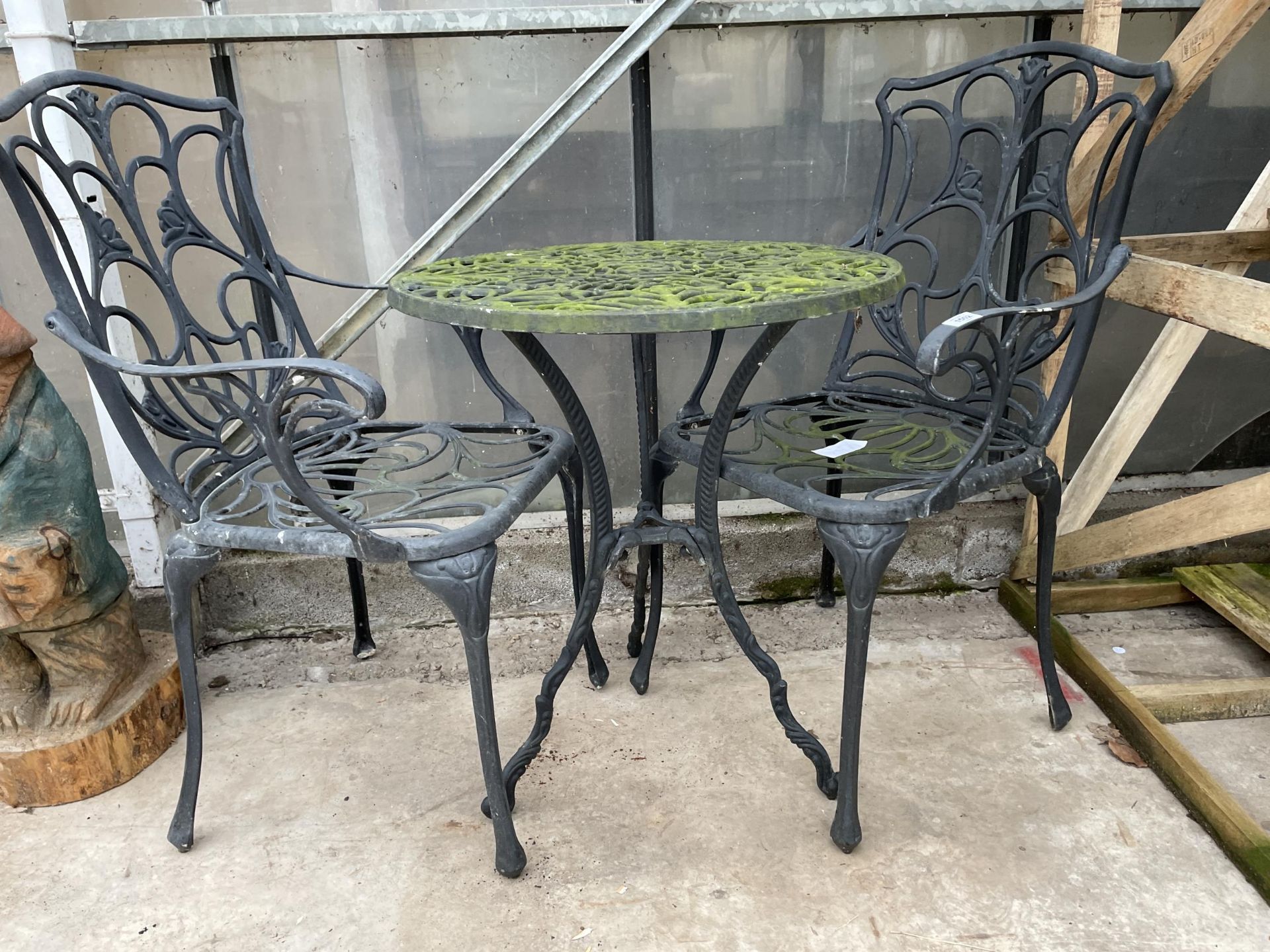 A METAL BISTRO SET COMPRISING OF A ROUND TABLE AND TWO CHAIRS - Image 2 of 3