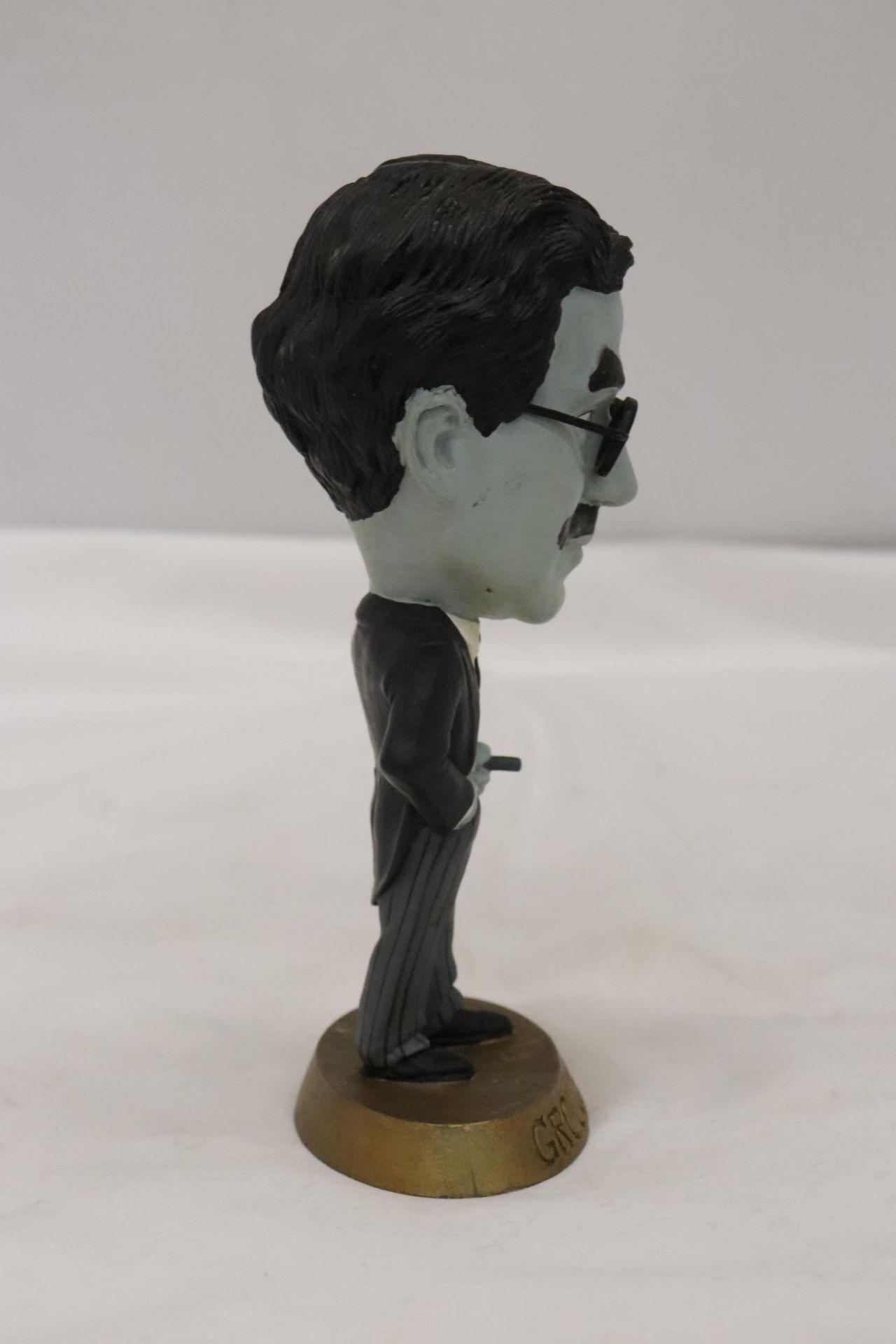 A GROUCHO MARX CLASSIC SCULPTURE - CLASSIC COMEDY HEADLINERS - Image 4 of 5