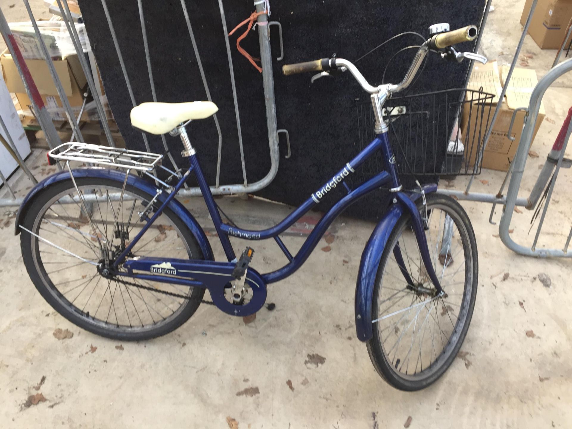 A VINTAGE BRIDGFORD LADIES BIKE