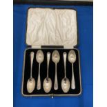 A SET OF SIX HALLMARKED LONDON TEASPOONS IN A CASE