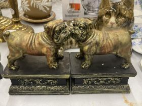 A PAIR OF BULLDOG FIGURES ON PLINTHS, HEIGHT 17CM, WIDTH 15CM