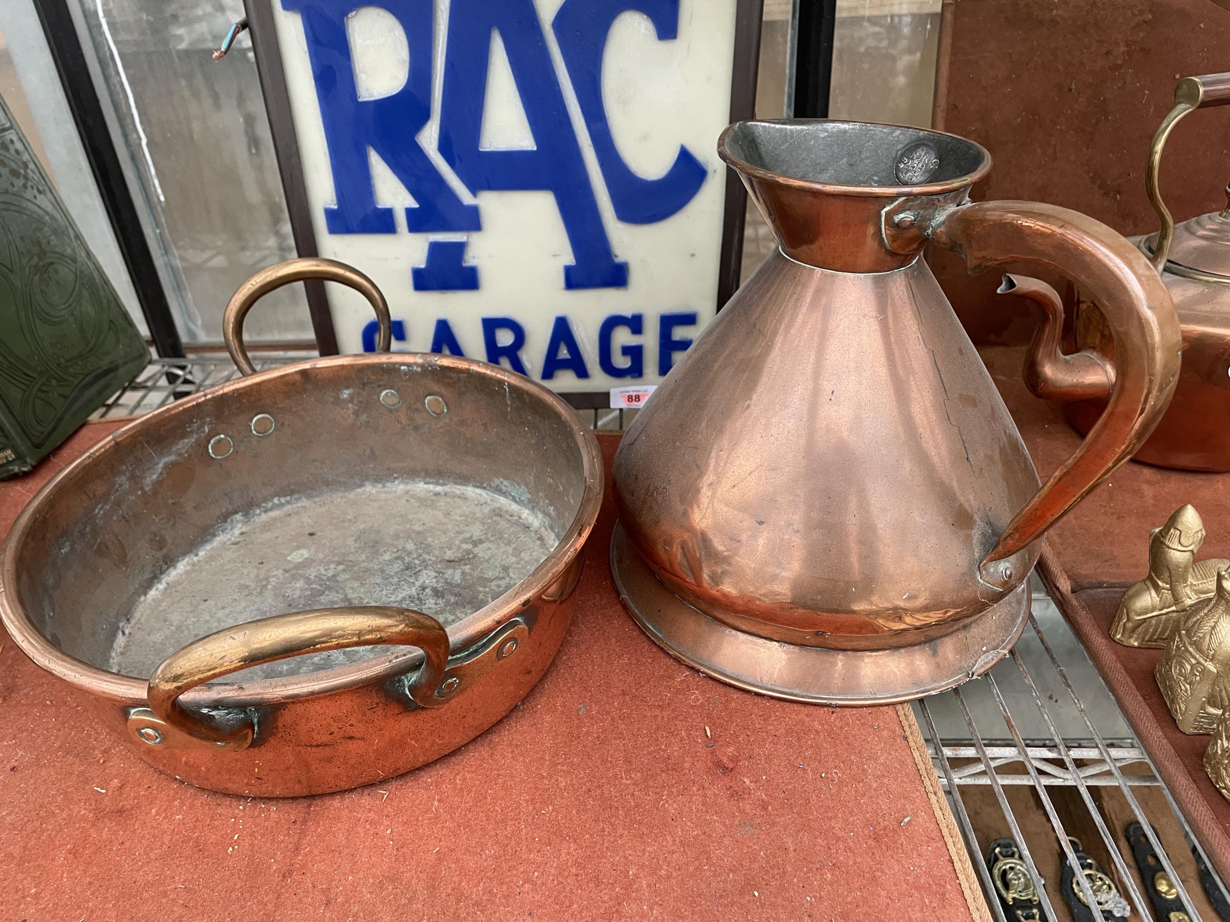 A VINTAGE HEAVY THICK COPPER GALLON JUG AND HEAVY WASH BOWL