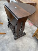 A REPRODUCTION SMALL OAK GATELEG TABLE ON TURNED LEGS, 35 X 27" OPENED