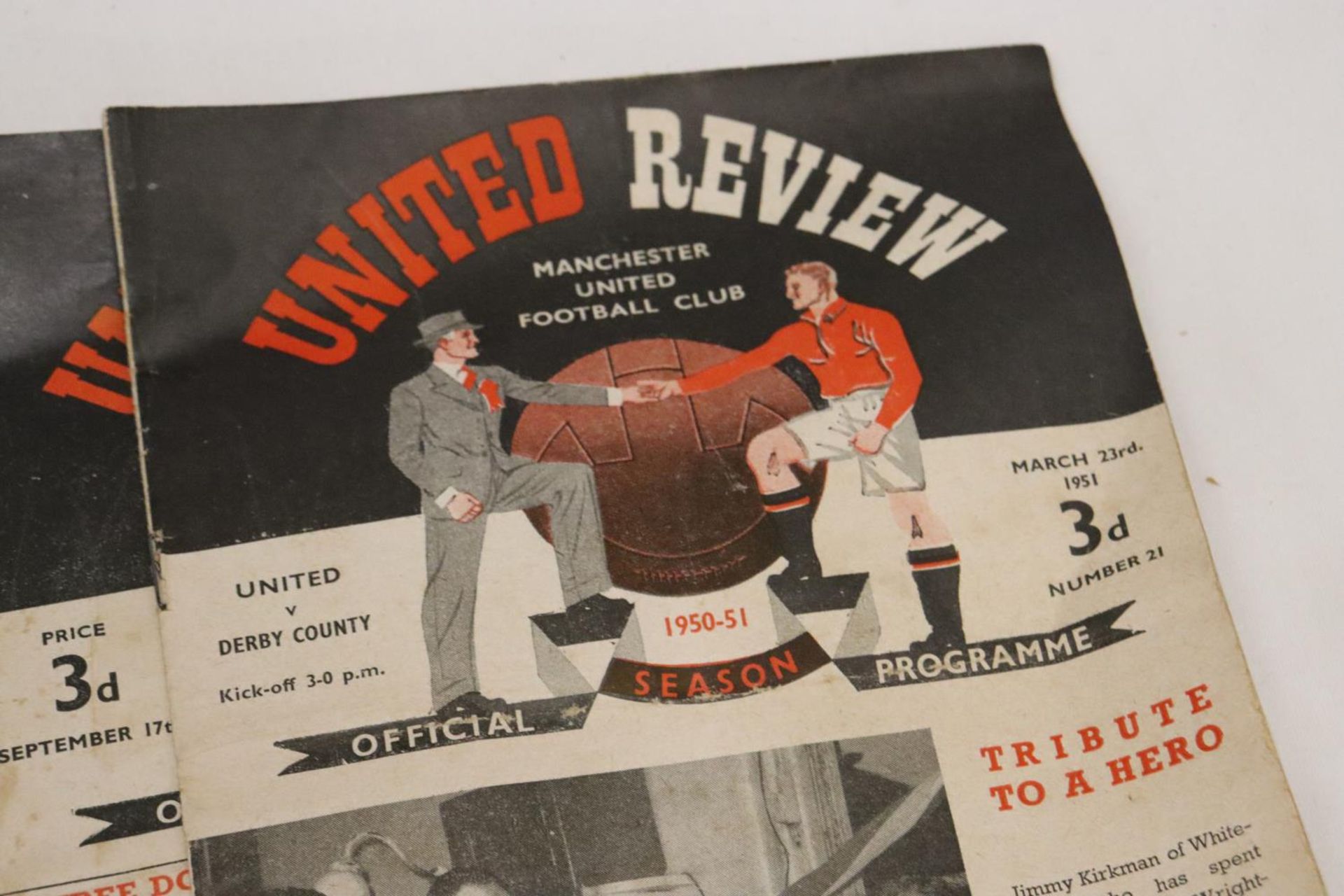 SIX MANCHESTER UNITED REVIEWS FROM 1948-1949 AND 1950-1951 - Bild 2 aus 4