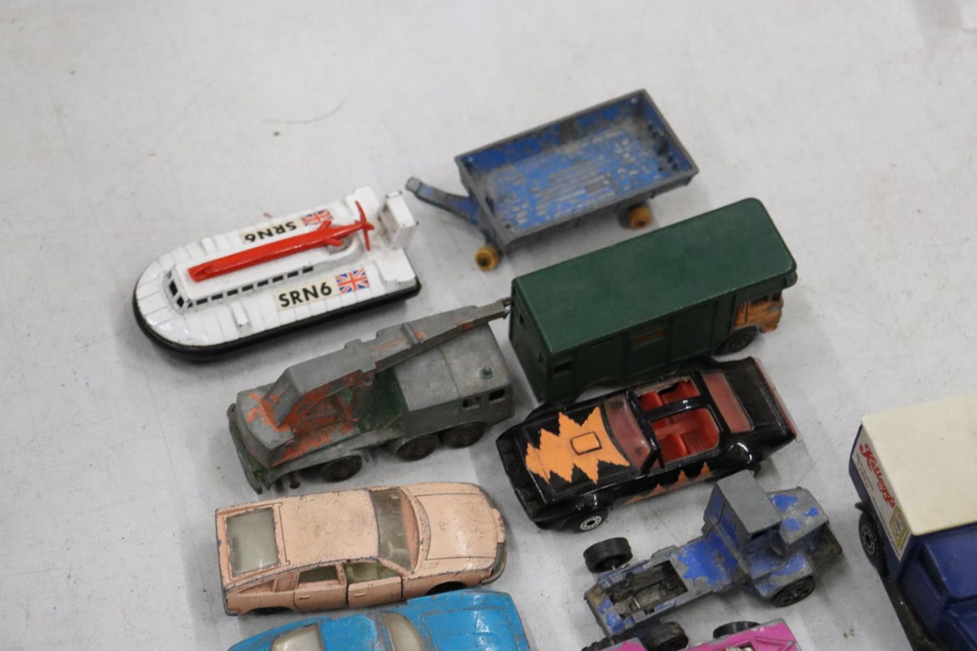 A QUANTITY OF VINTAGE MATCHBOX AND LESNEY DIECAST VEHICLES - Image 8 of 8