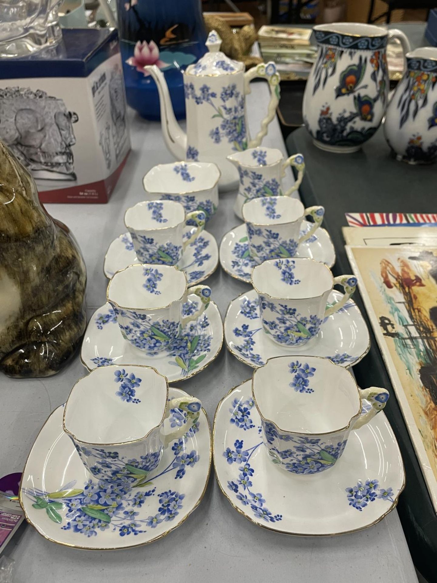 A VINTAGE CROWN STAFFORDSHIRE CHINA COFFEE SET TO INCLDE A COFFEE POT, CREAM JUG, SUGAR BOWL, CUPS