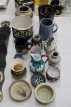 A COLLECTION OF DESIGNER STUDIO POTTERY, SOME SIGNED TO THE BASE