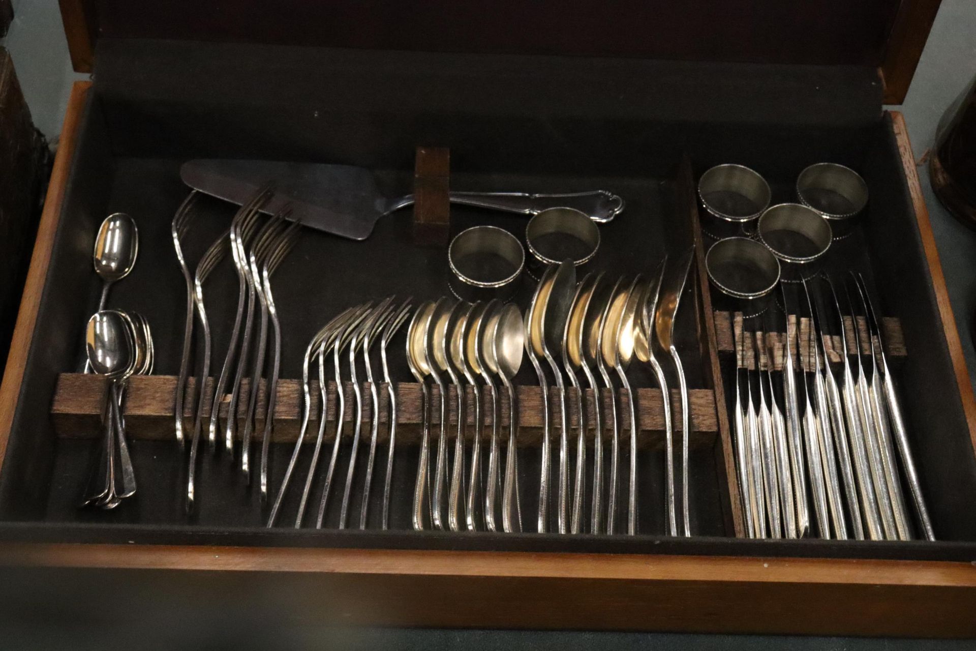 TWO CASED CUTLERY SETS TOGETHER WITH SILVER PLATE NAPKIN RINGS - Image 5 of 7