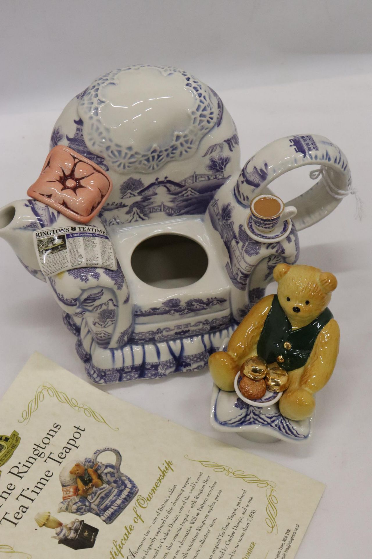 A RINGTONS LIMITED EDITION, 778/7500, 'TEA TIME' TEAPOT, IN GOOD CONDITION WITH CERTIFICATE OF - Image 5 of 10