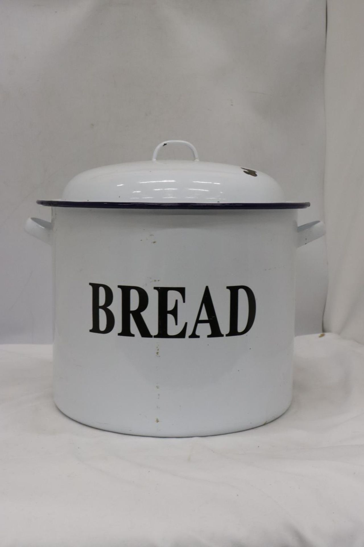 A LARGE VINTAGE ENAMEL BREAD BIN