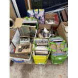 AN ASSORTMENT OF HOUSEHOLD CLEARANCE ITEMS