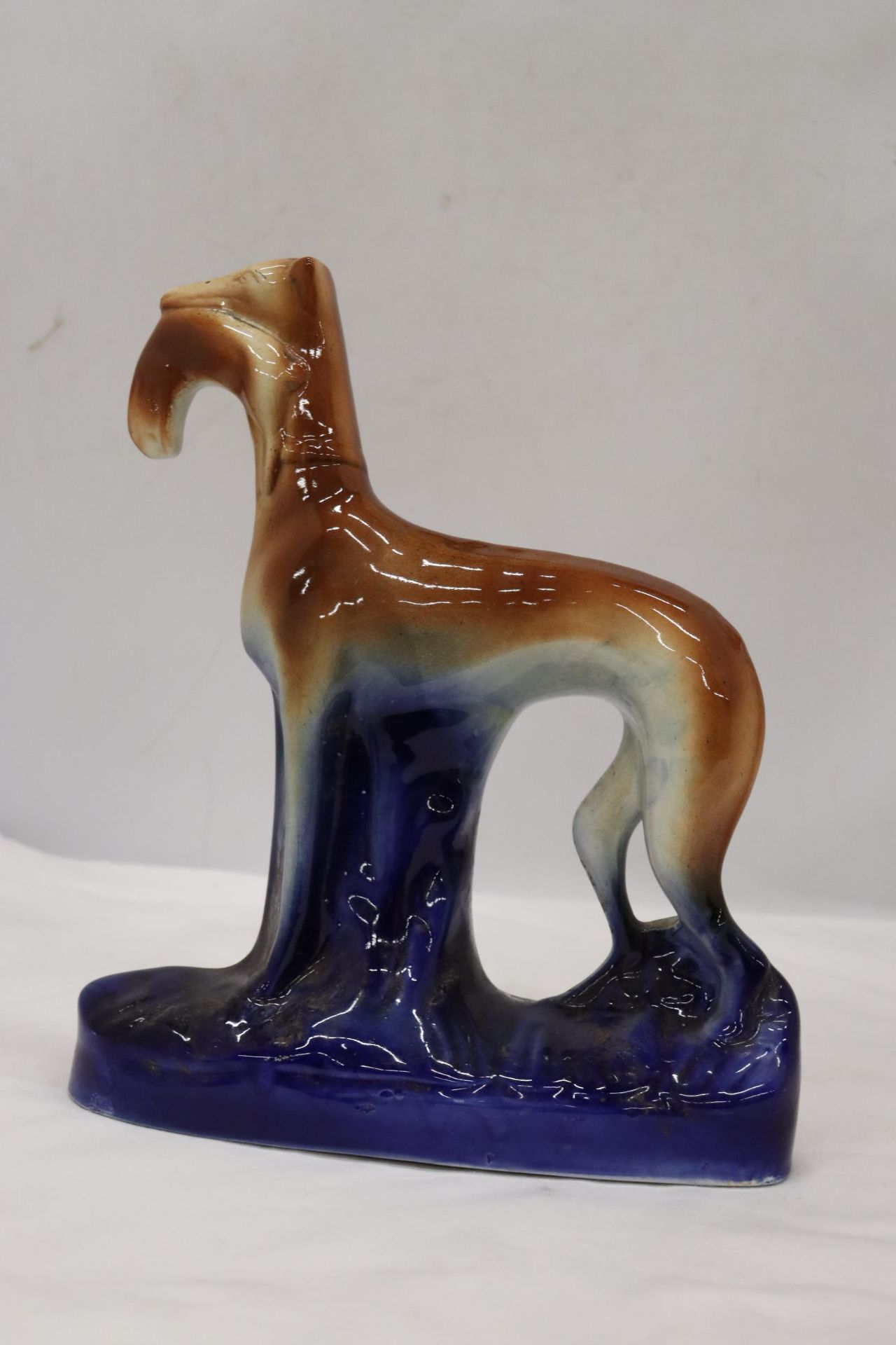 TWO VINTAGE STAFFORDSHIRE FLATBACK FIGURES TO INCLUDE A GREYHOUND - Image 3 of 7