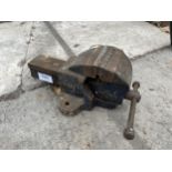 A SMALL WODEN BENCH VICE